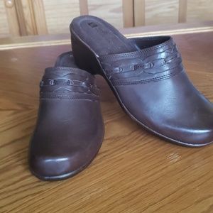 White Mountain mules